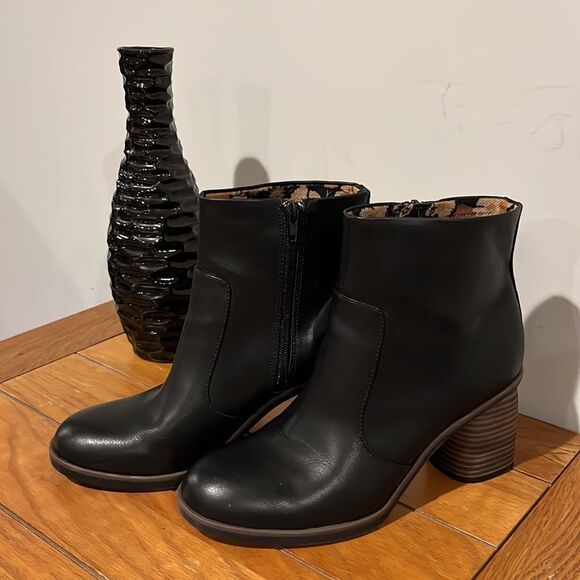 EUC Kork-Ease Block Heel Destiny Bootie Size 9. - Picture 3 of 9